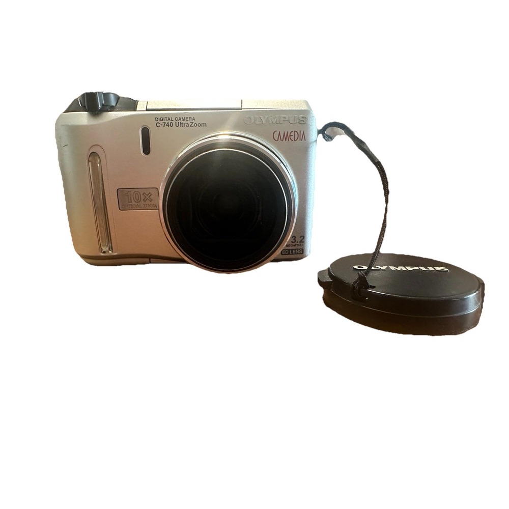Olympus Camedia C-740 3.2MP Digital Point & Shoot Camera UNTESTED W/ Memory Card